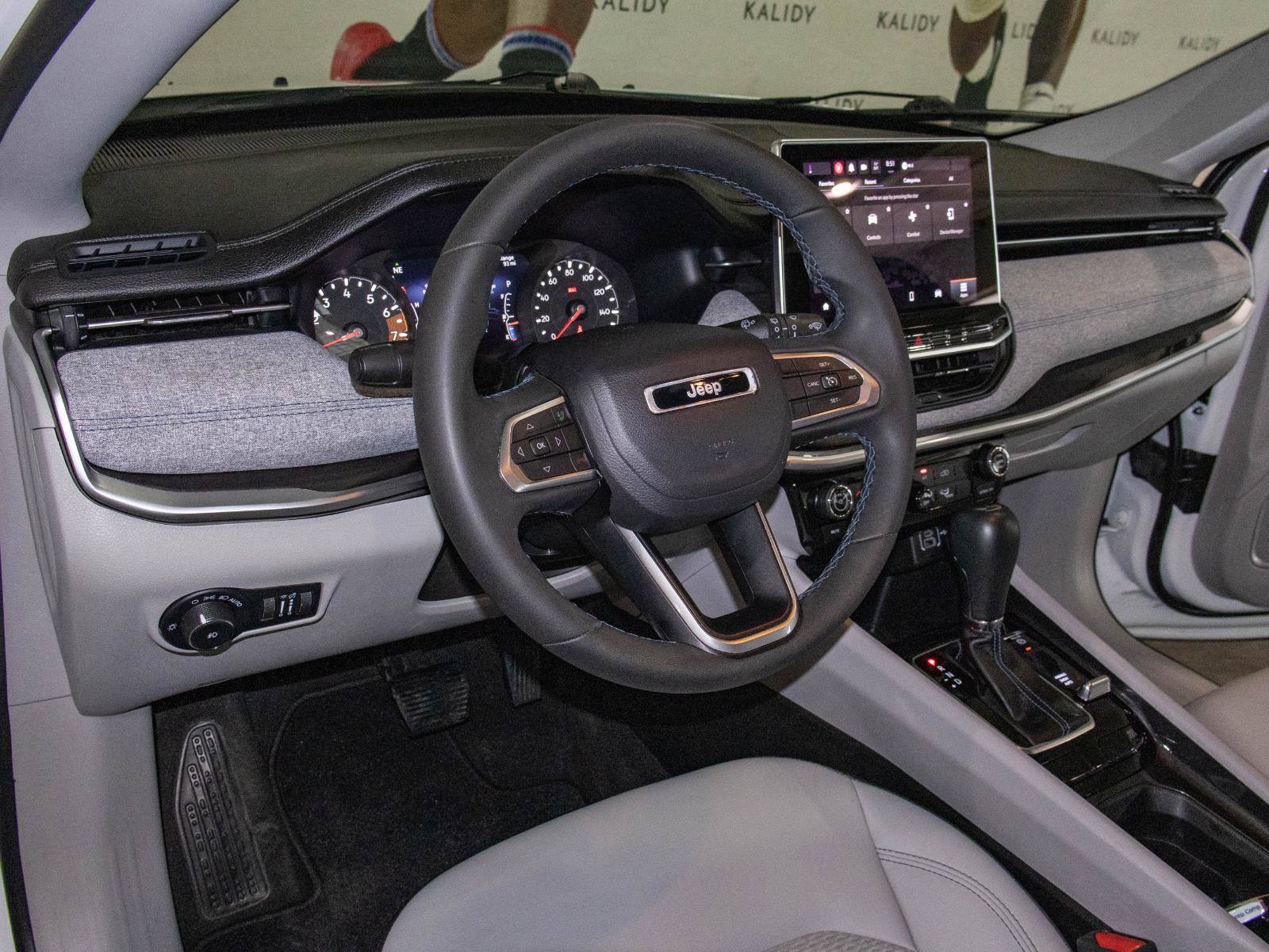 Used 2022 Jeep Compass Latitude AWD/4WD image 5