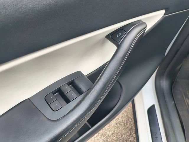 Used 2021 Tesla Model Y Long Range image 17