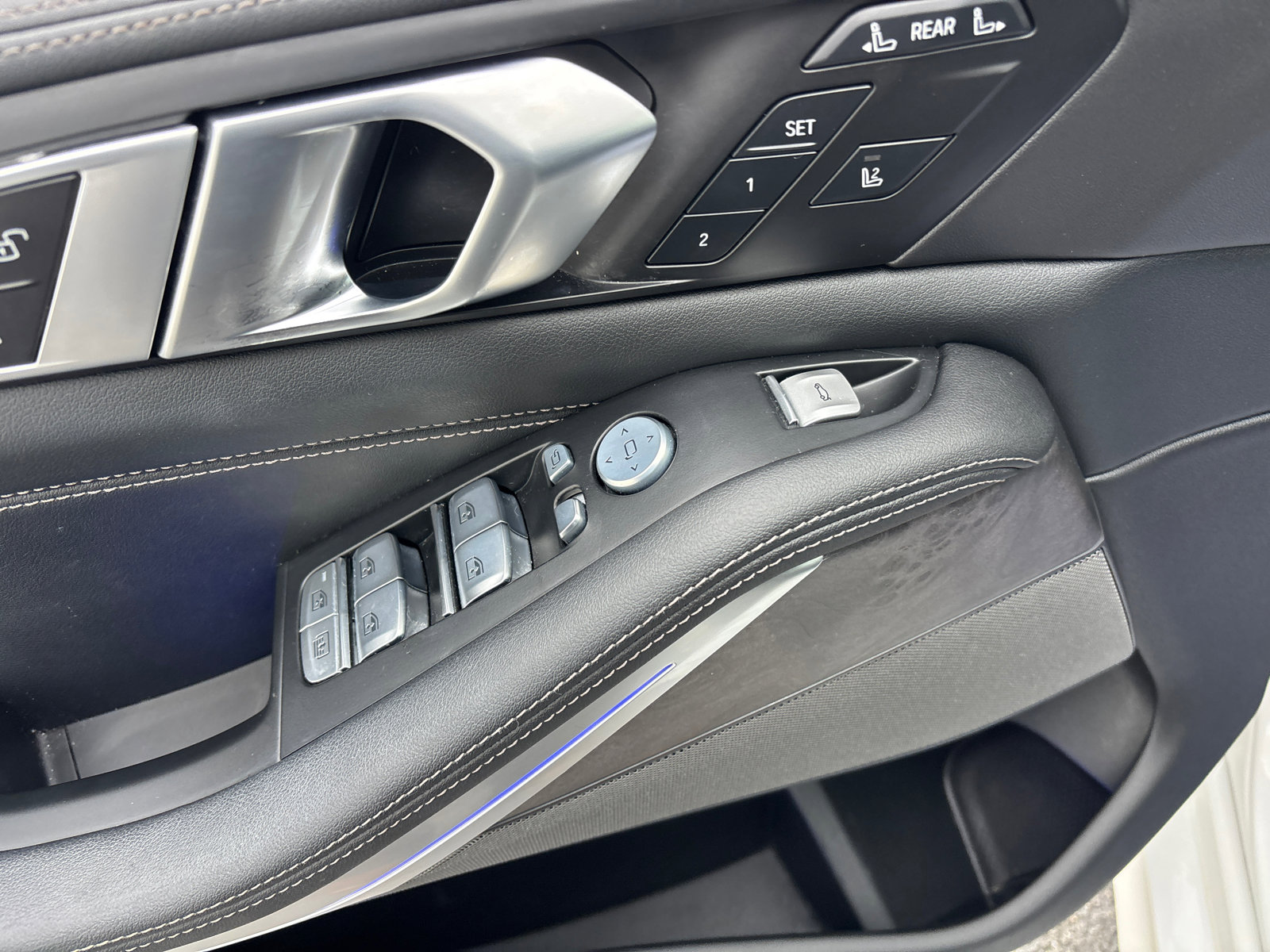 Used 2023 BMW X7 xDrive40i w/ M Sport Package image 13