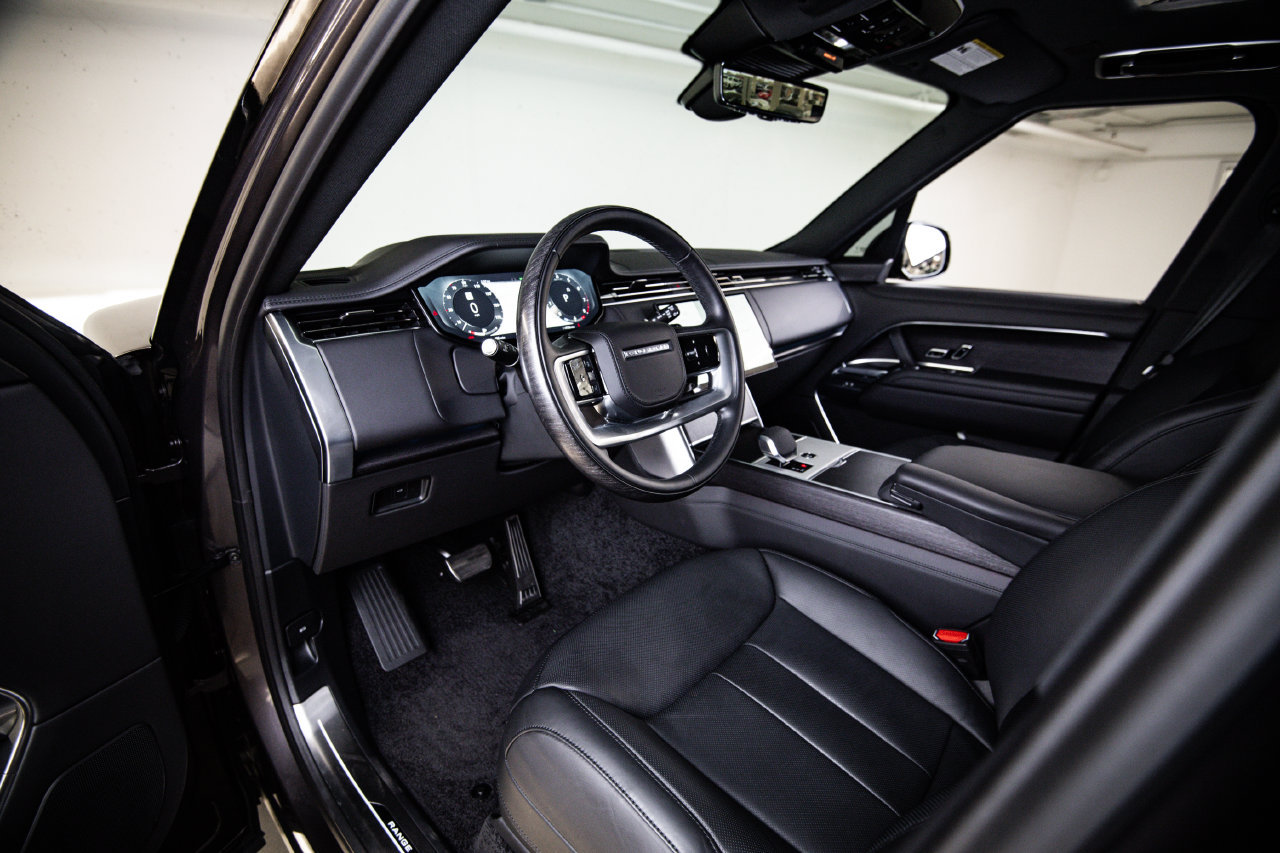 Used 2026 Land Rover Range Rover SE AWD/4WD image 4