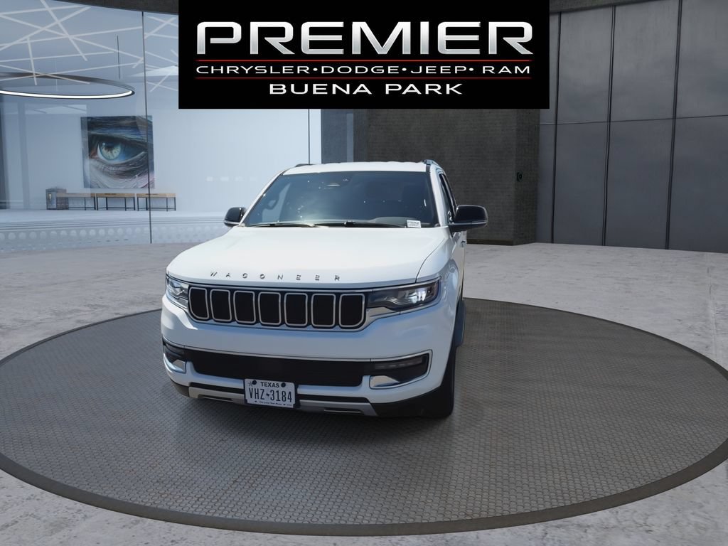 Used 2024 Jeep Wagoneer L Series II w/ Flexible Seating Group RWD image 3