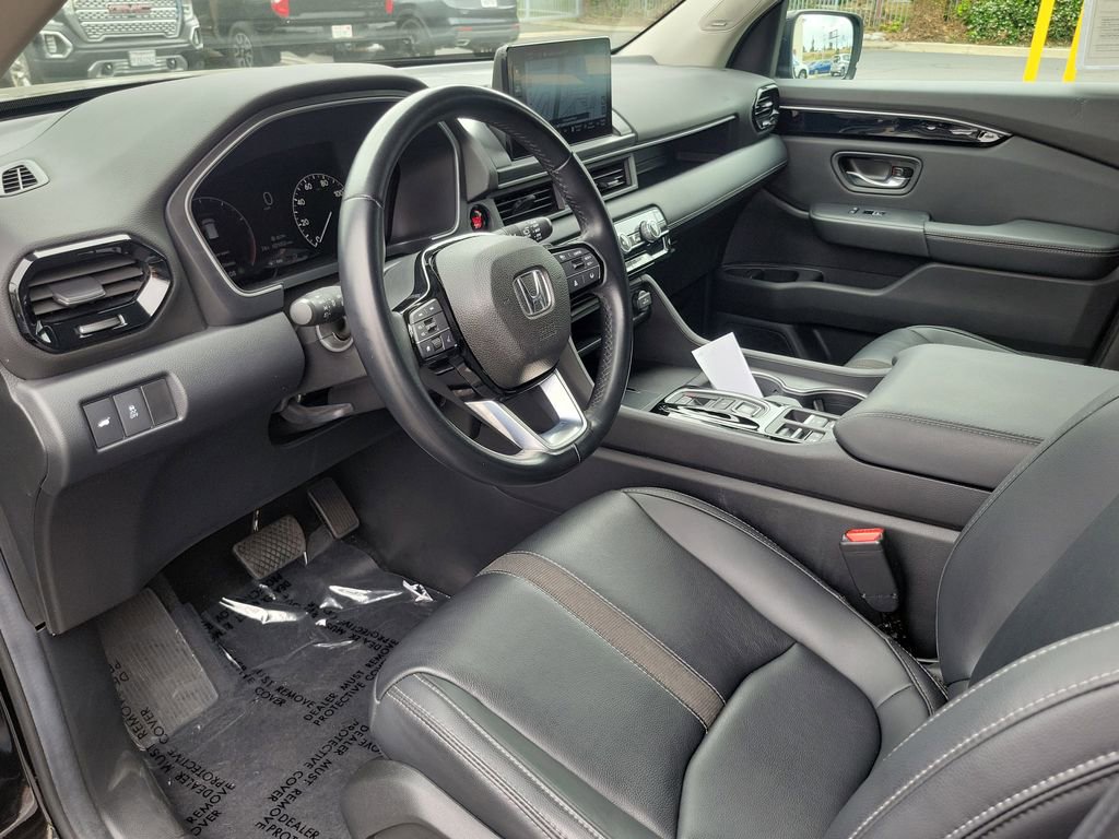 Certified 2025 Honda Pilot Touring image 19