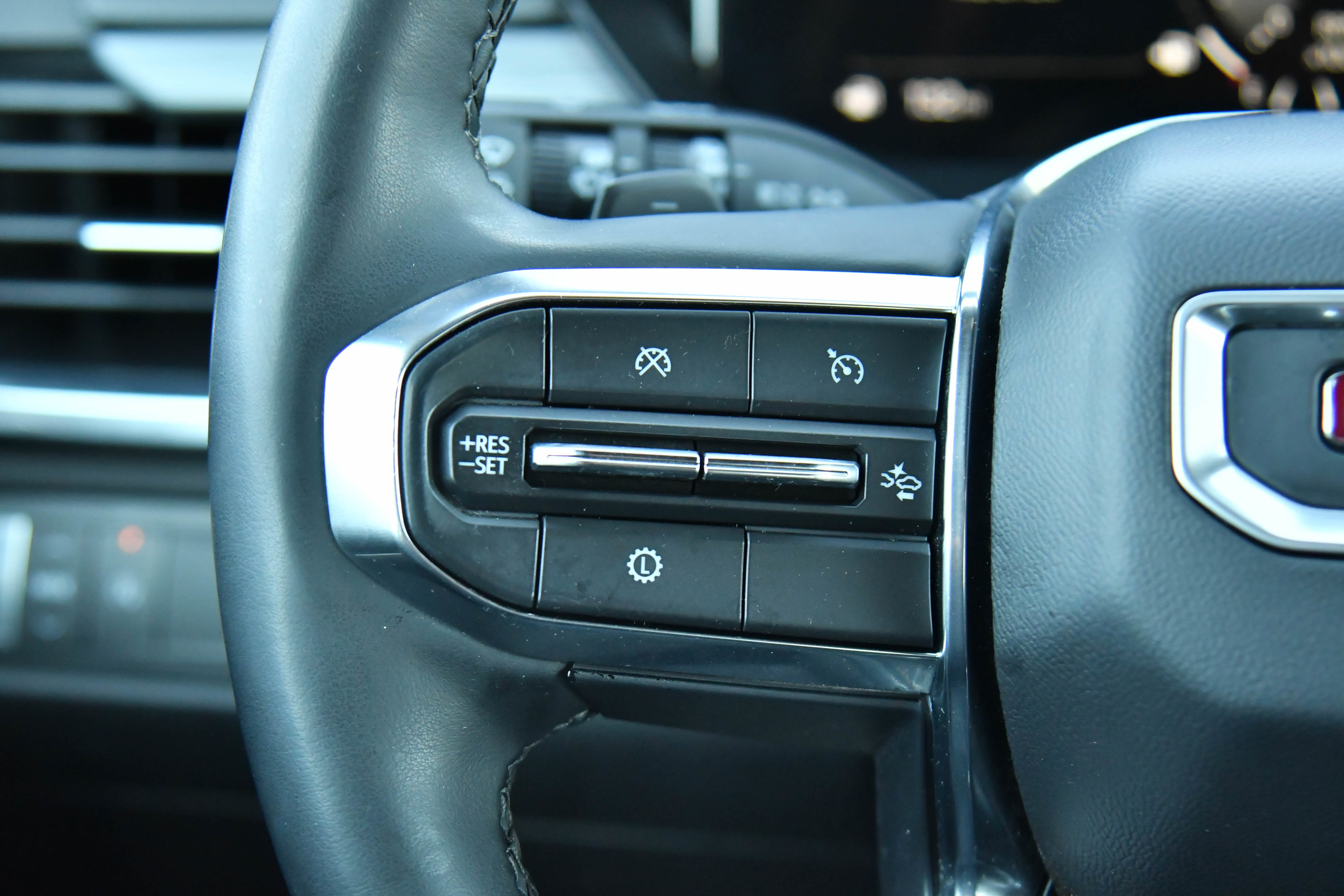 Used 2024 GMC Acadia Elevation image 38