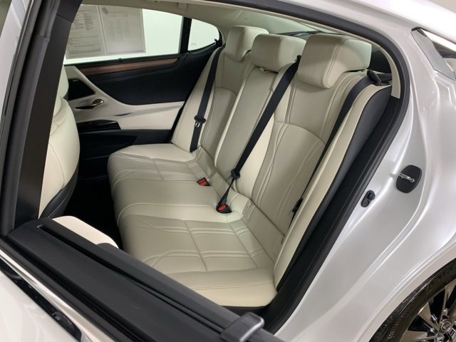 Used 2025 Lexus ES 350 Ultra Luxury w/ Accessory Package (Z2) image 34