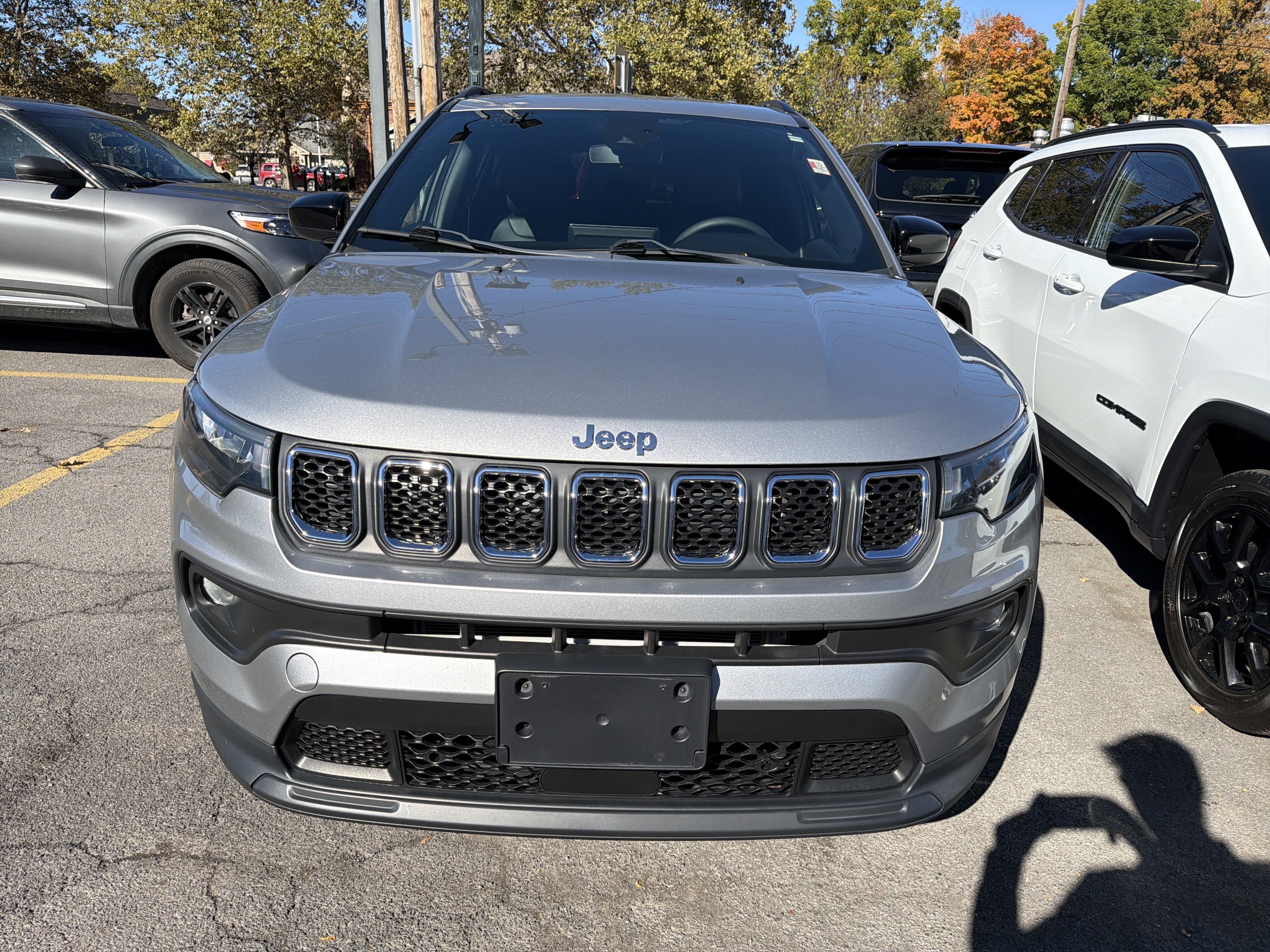 Used 2023 Jeep Compass Latitude AWD/4WD image 3