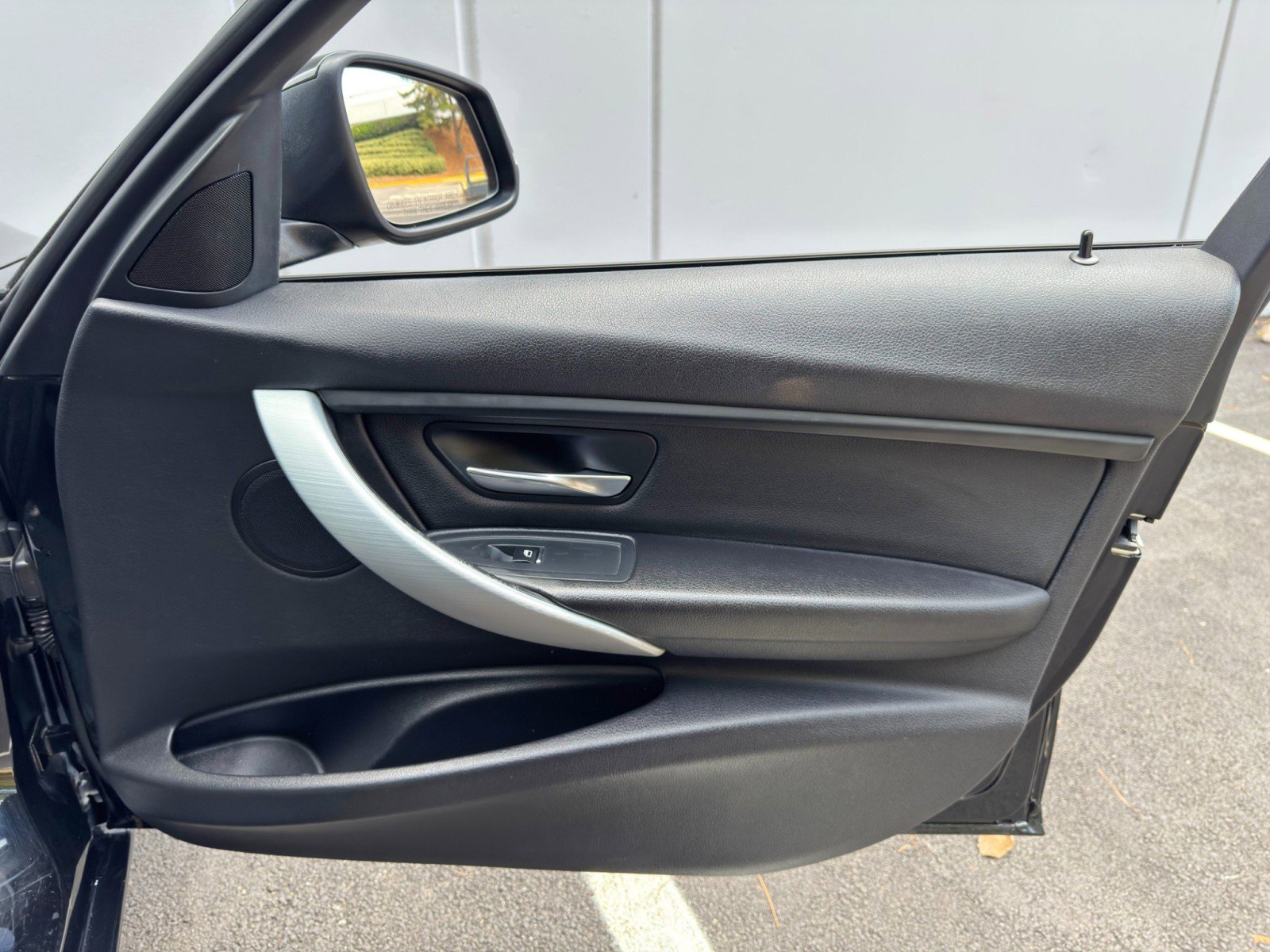 Used 2017 BMW 320i xDrive Sedan image 39