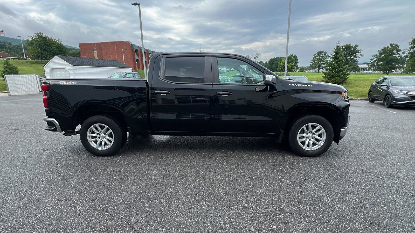 Used 2020 Chevrolet Silverado 1500 LT w/ All-Star Edition AWD/4WD image 3