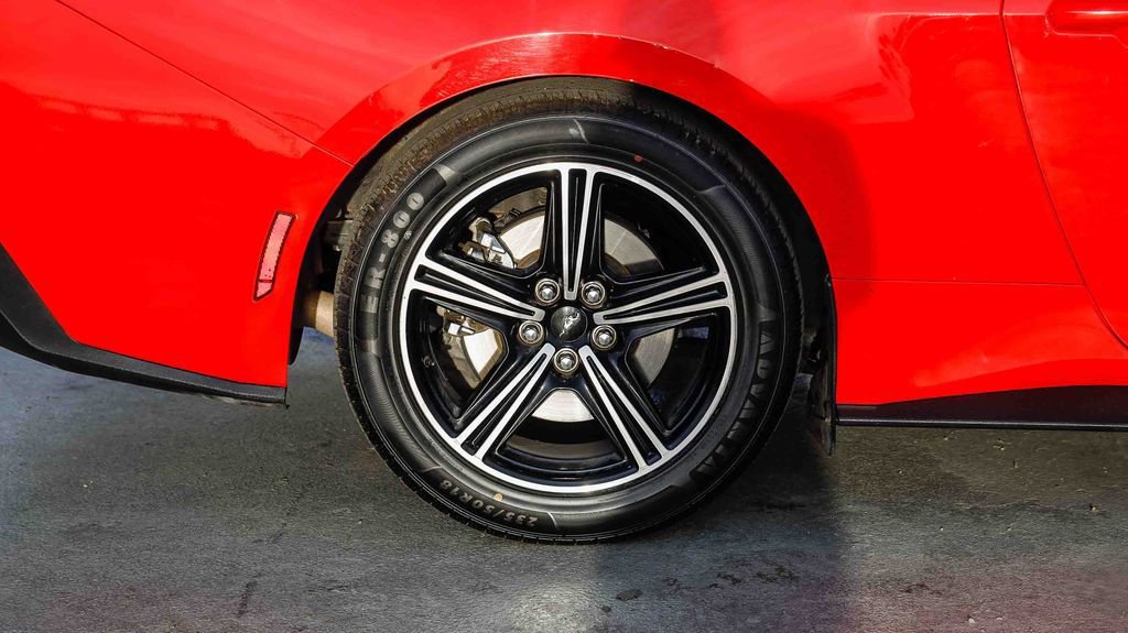 Used 2024 Ford Mustang Convertible RWD image 12