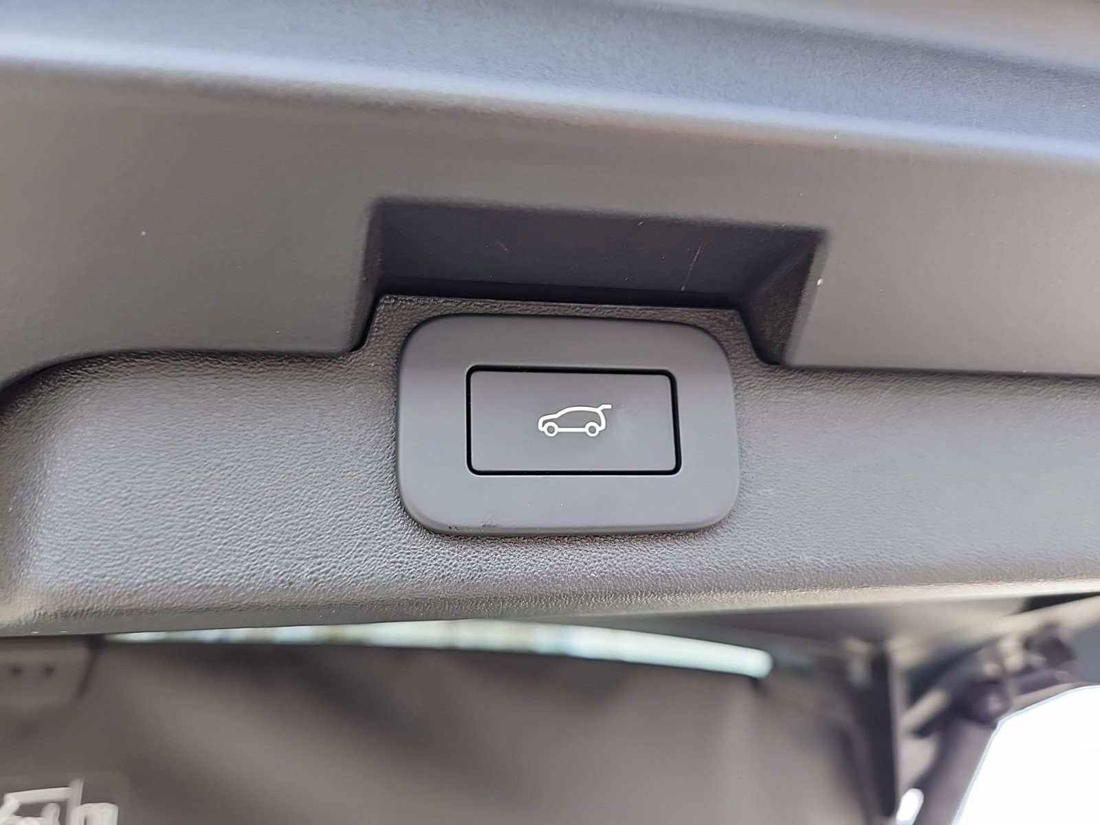 Certified 2025 Land Rover Discovery S image 14