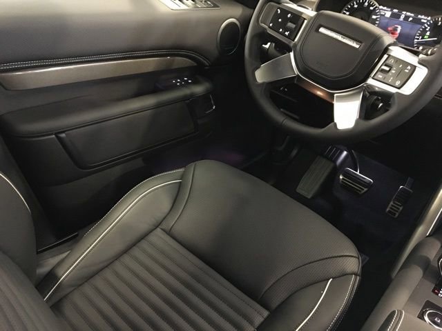 New 2023 Land Rover Discovery Metropolitan Edition image 26