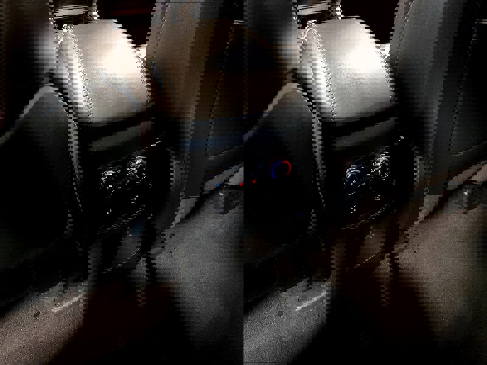 Used 2020 Ford Explorer Platinum w/ Premium Technology Package image 28