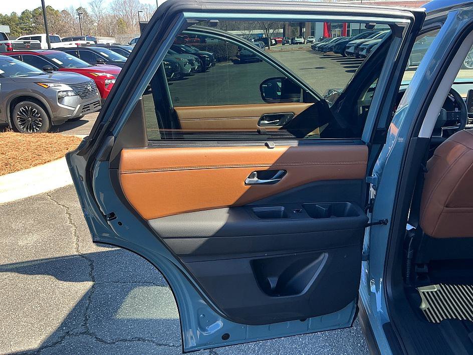 New 2026 Nissan Pathfinder Platinum image 21