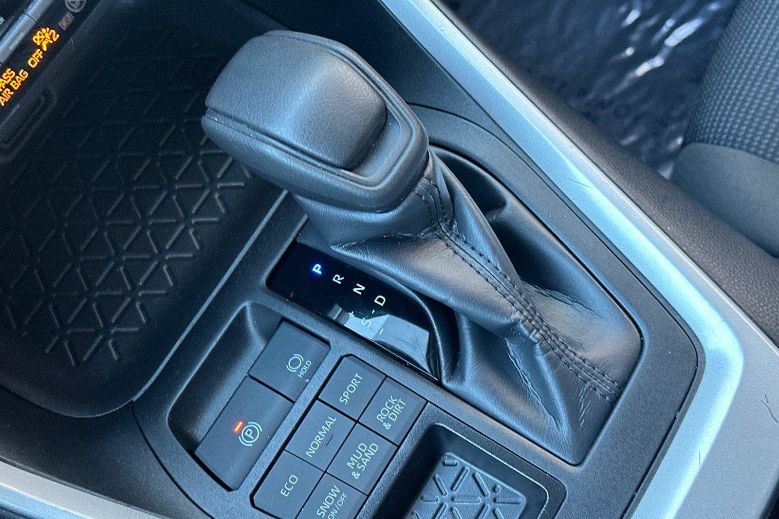 Used 2024 Toyota RAV4 LE image 20