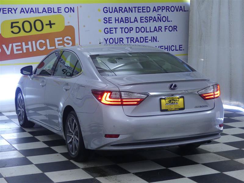 Used 2017 Lexus ES 300h w/ Luxury Package FWD image 5