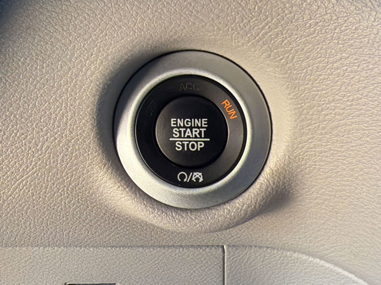 Certified 2024 Chrysler Pacifica Touring-L FWD image 25