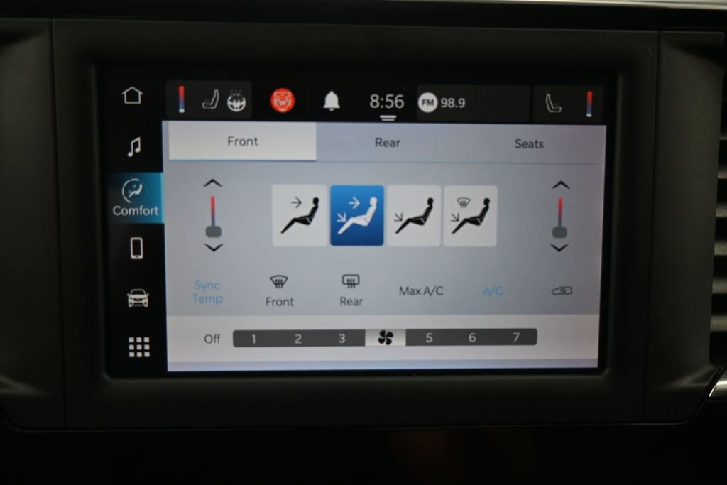 Used 2022 Chrysler Voyager LX FWD image 13