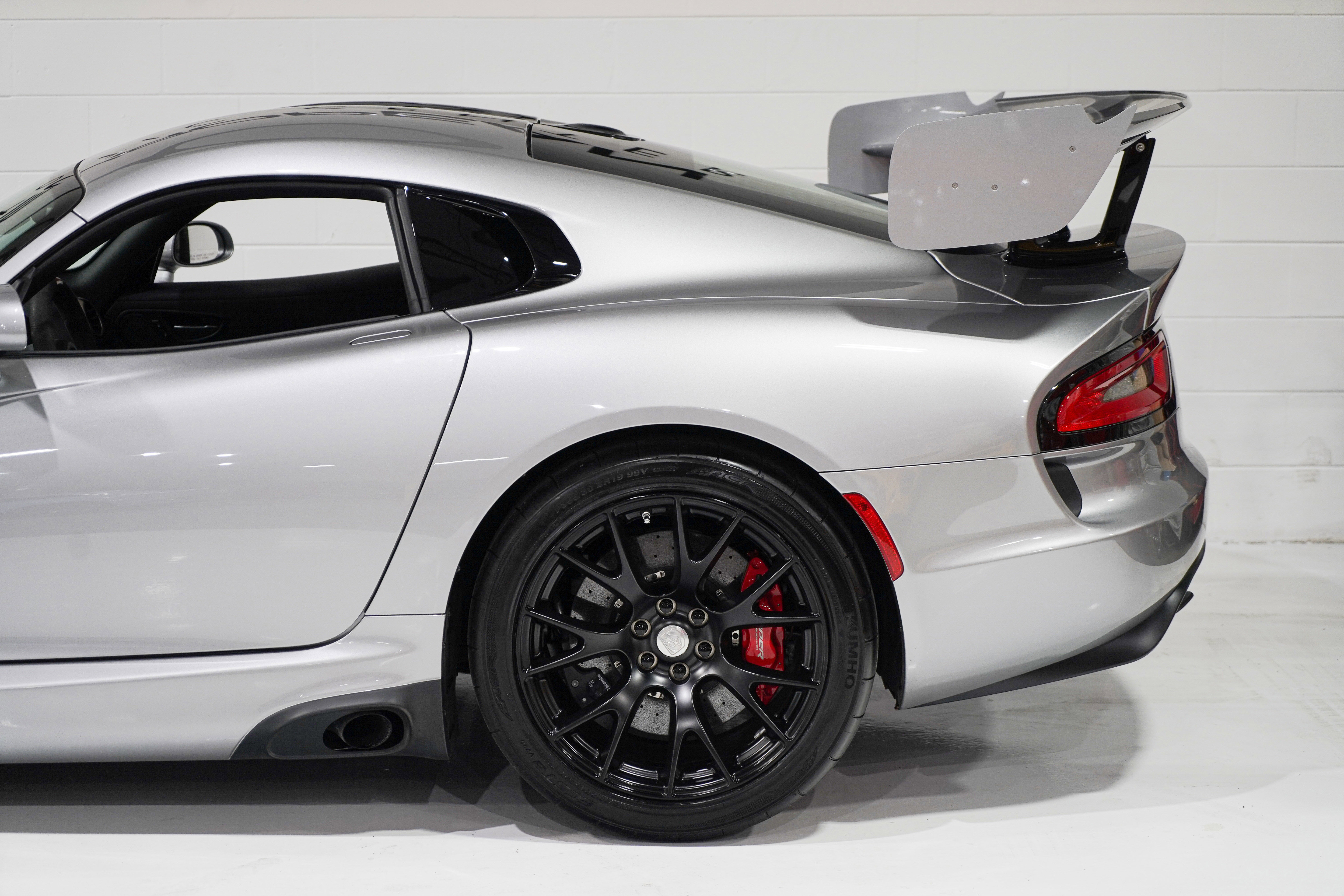 Used 2016 Dodge Viper ACR RWD image 32