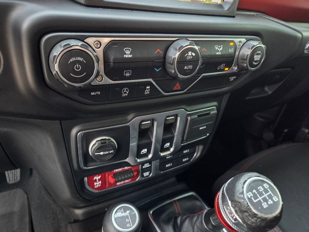 Used 2022 Jeep Wrangler Rubicon AWD/4WD image 25