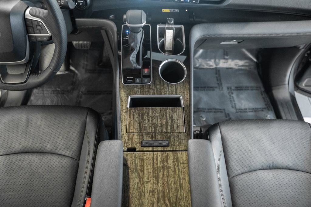 Used 2025 Toyota Sienna Limited AWD/4WD image 27