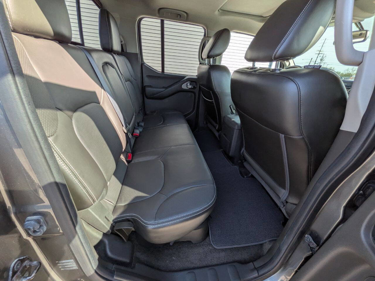 Used 2016 Nissan Frontier PRO-4X AWD/4WD image 25