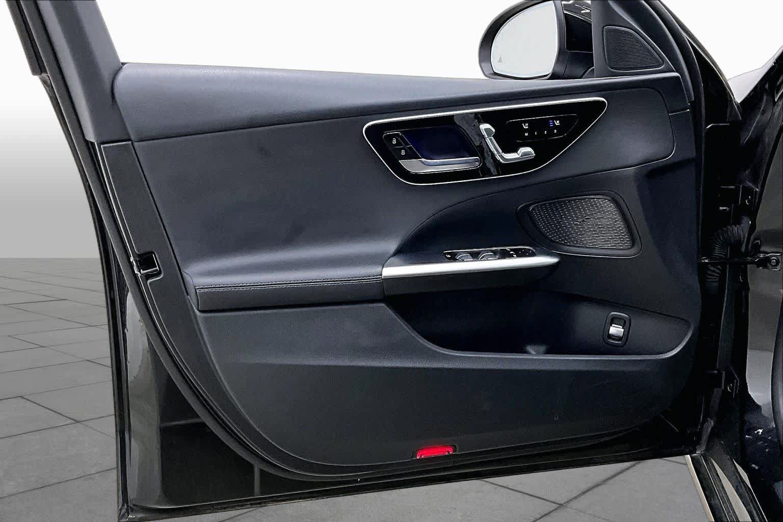 Used 2025 Mercedes-Benz C 300 Sedan image 25