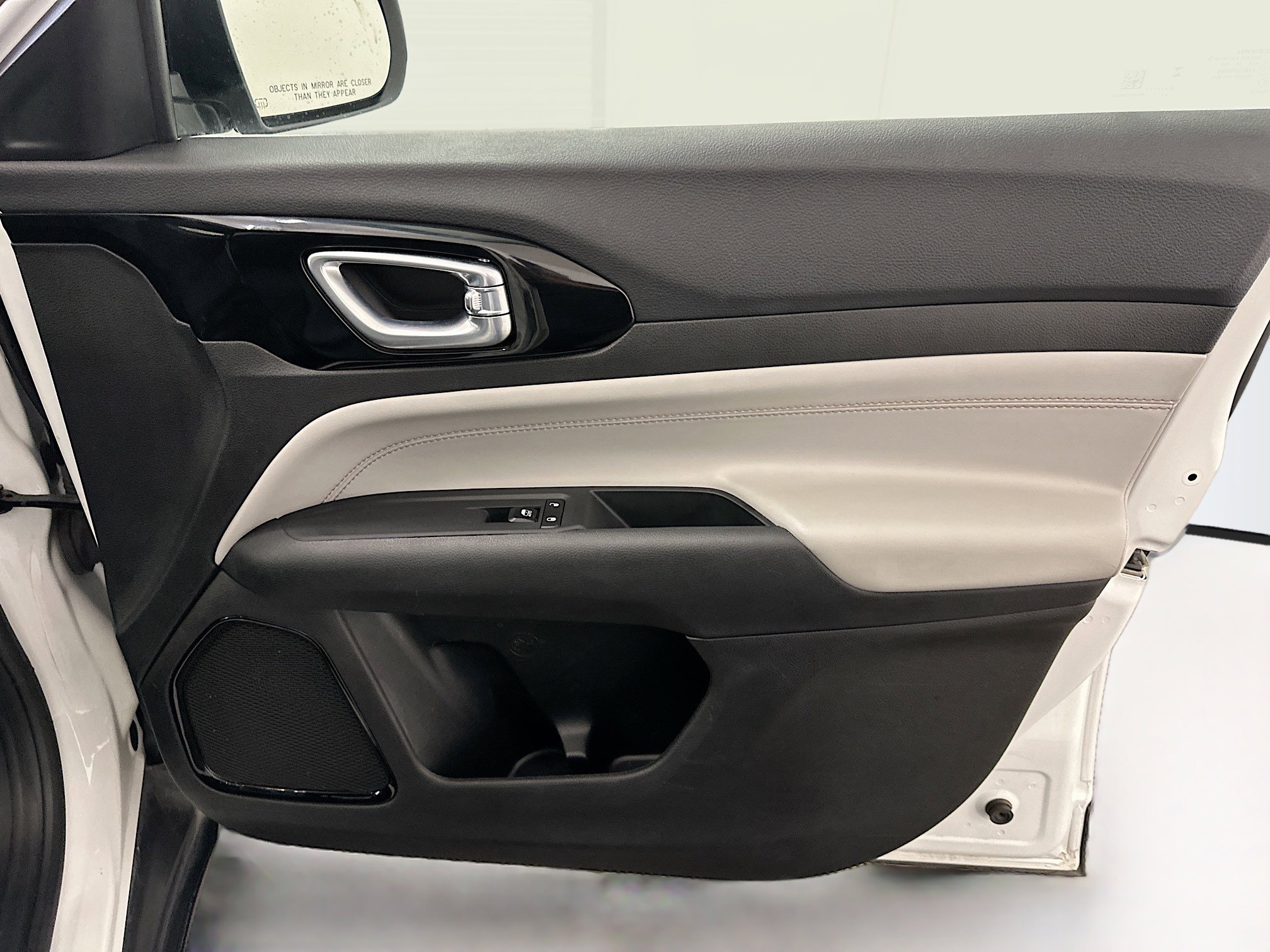 Used 2025 Jeep Compass Limited image 32