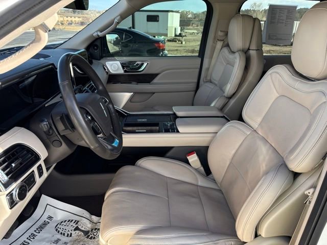Used 2019 Lincoln Navigator Reserve image 12