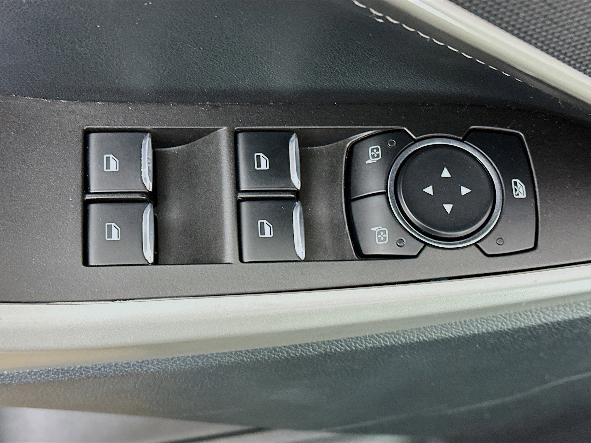 Used 2024 Ford Explorer XLT w/ Equipment Group 202A image 15