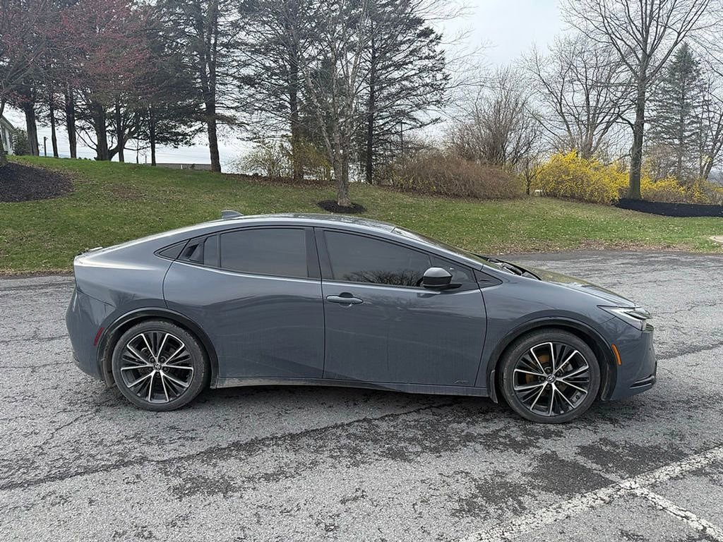 Used 2023 Toyota Prius XLE image 6