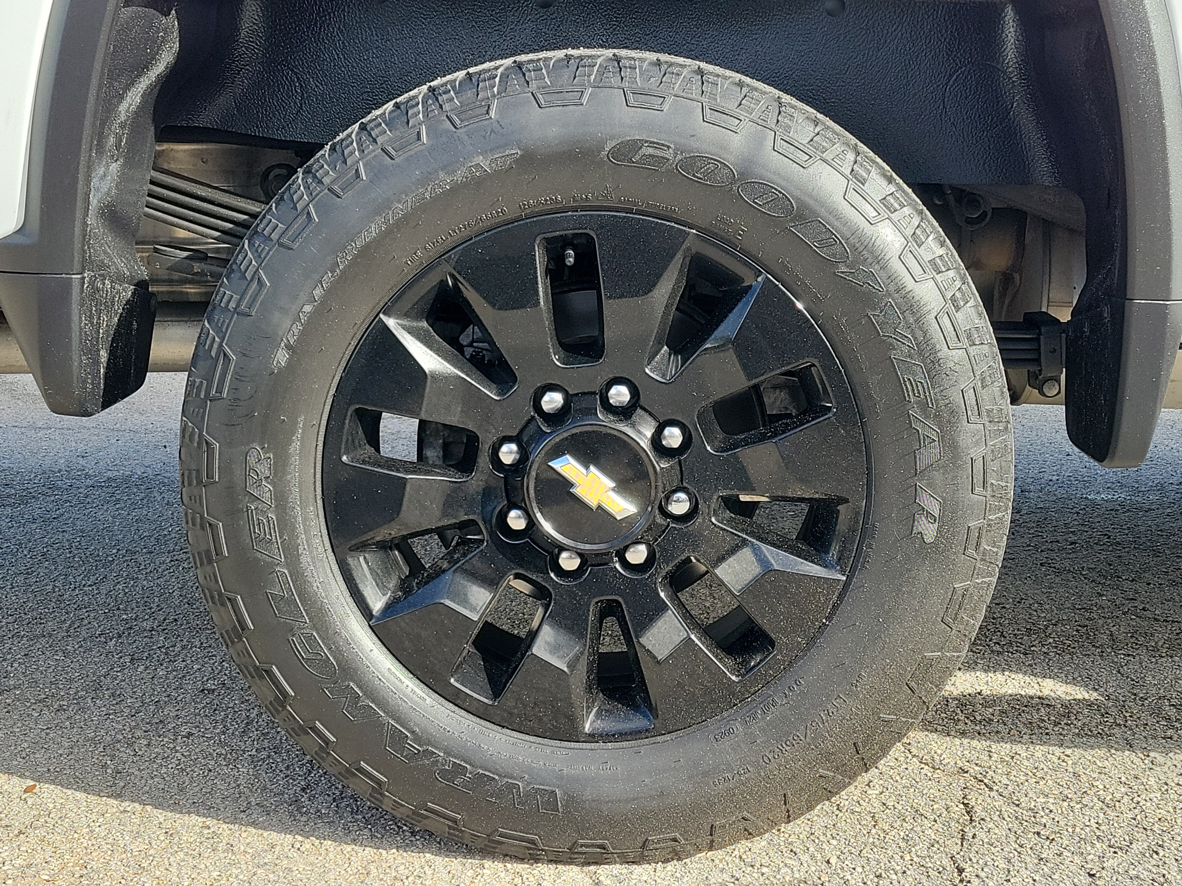 Used 2024 Chevrolet Silverado 2500 Custom w/ Custom Value Package AWD/4WD image 2