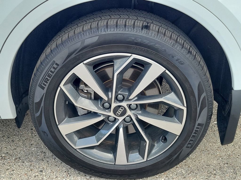 Used 2021 Audi Q5 Premium image 12