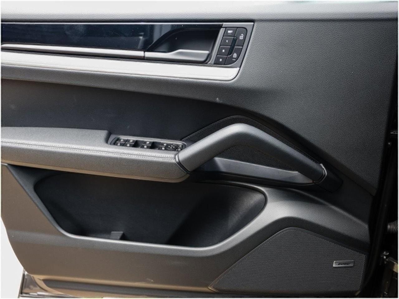 Certified 2025 Porsche Cayenne Coupe image 23