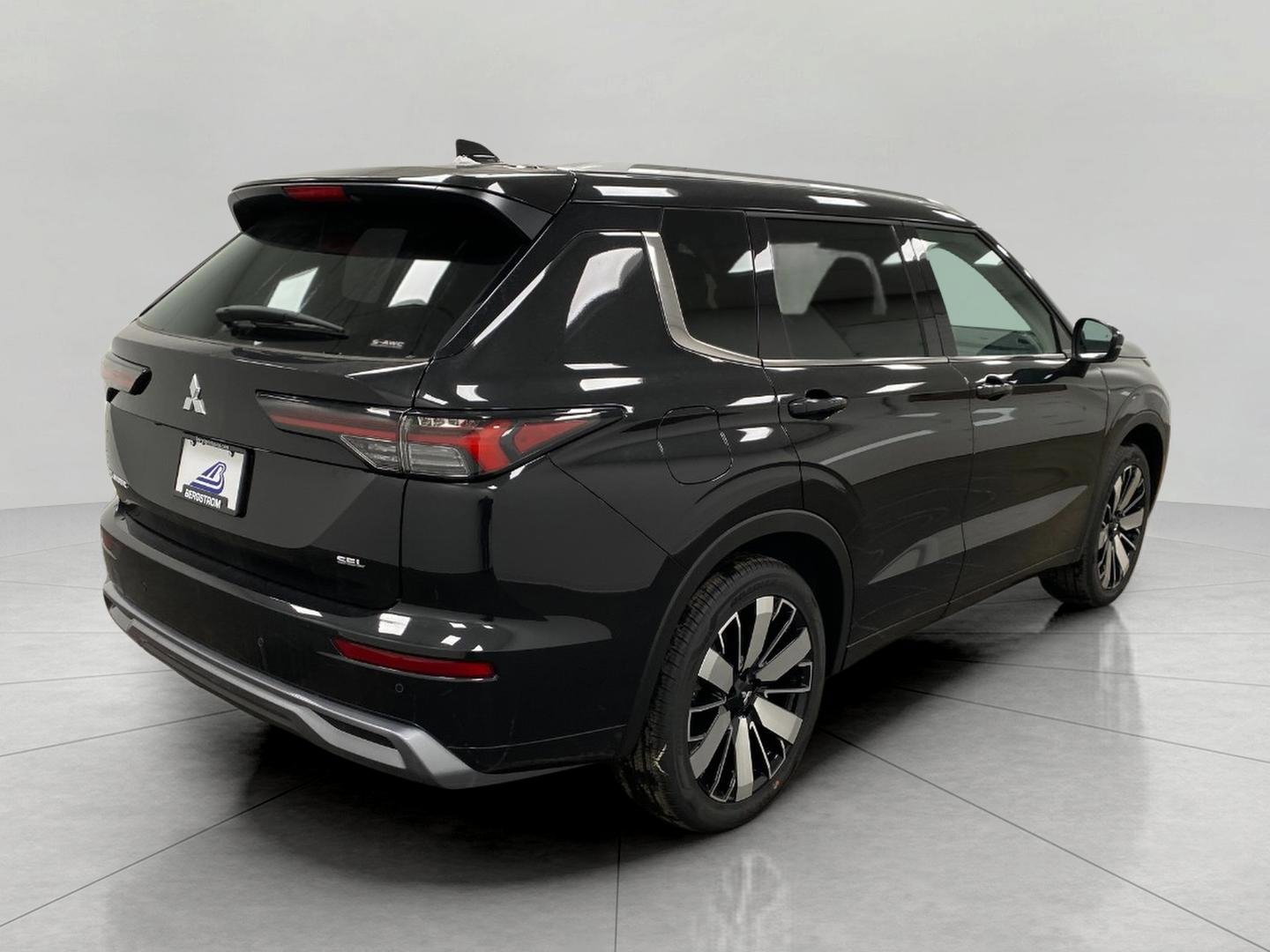 New 2026 Mitsubishi Outlander SEL image 3