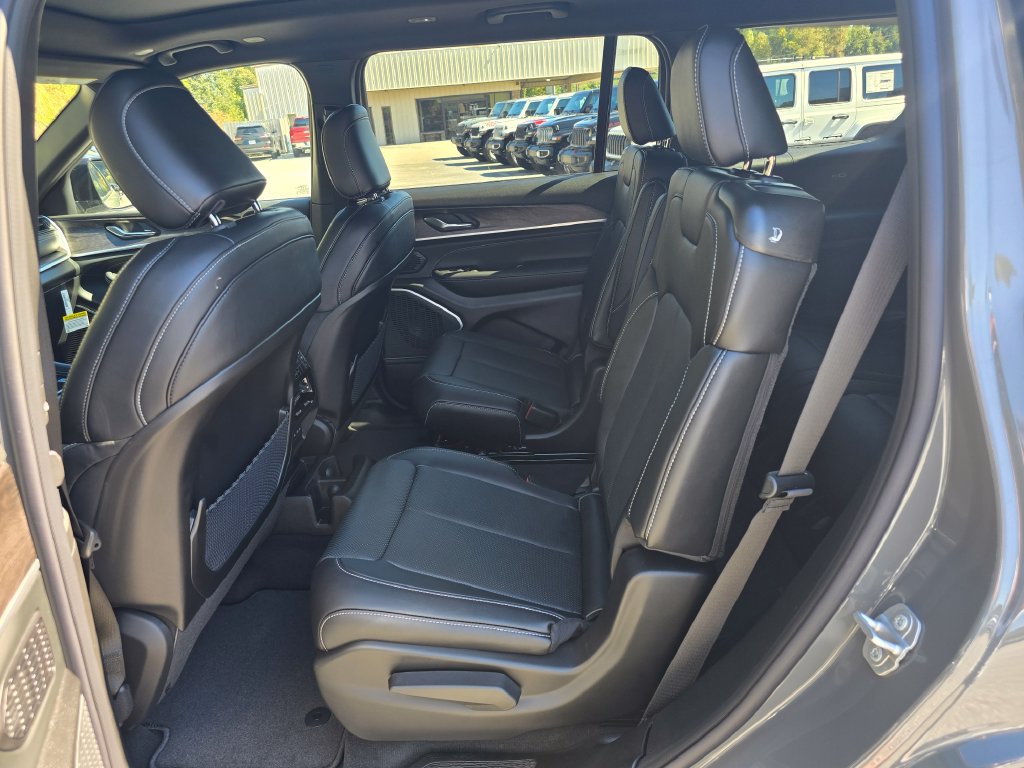 New 2027 Jeep Grand Cherokee L Limited AWD/4WD image 10