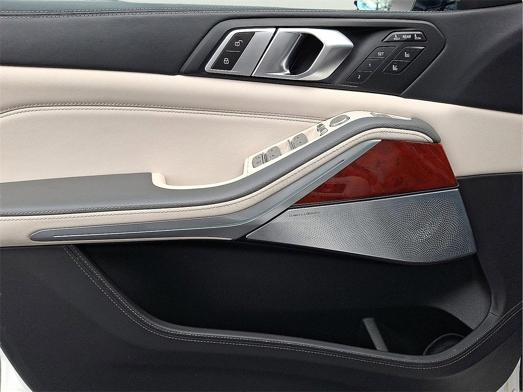 Used 2024 BMW ALPINA XB7 ALPINA XB7 image 13