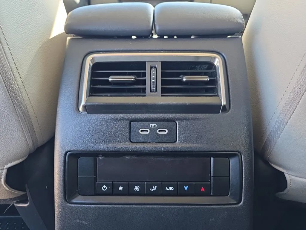 Used 2024 MAZDA CX-90 3.3 Turbo w/ Preferred Package AWD/4WD image 19