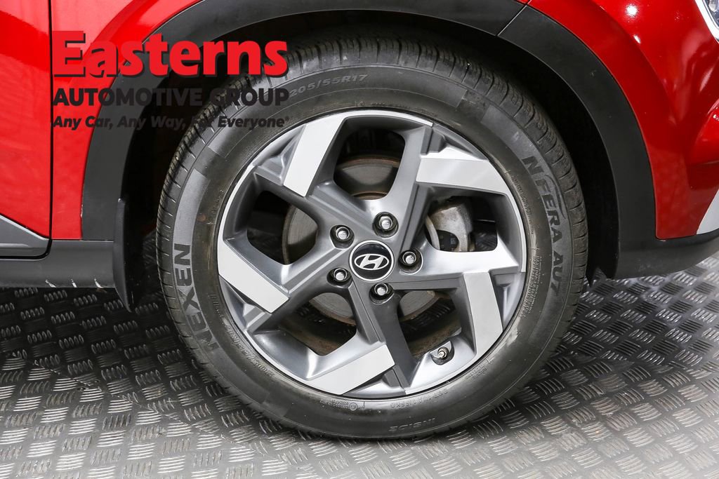 Used 2022 Hyundai Venue Limited image 31