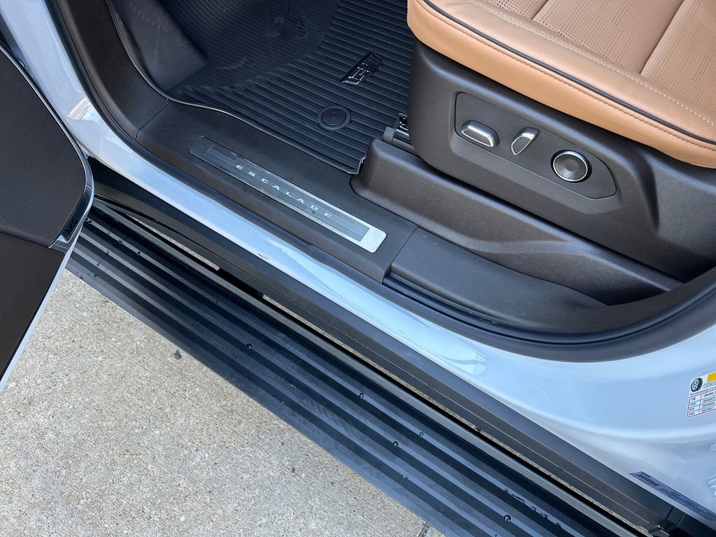 New 2026 Cadillac Escalade ESV Luxury image 9