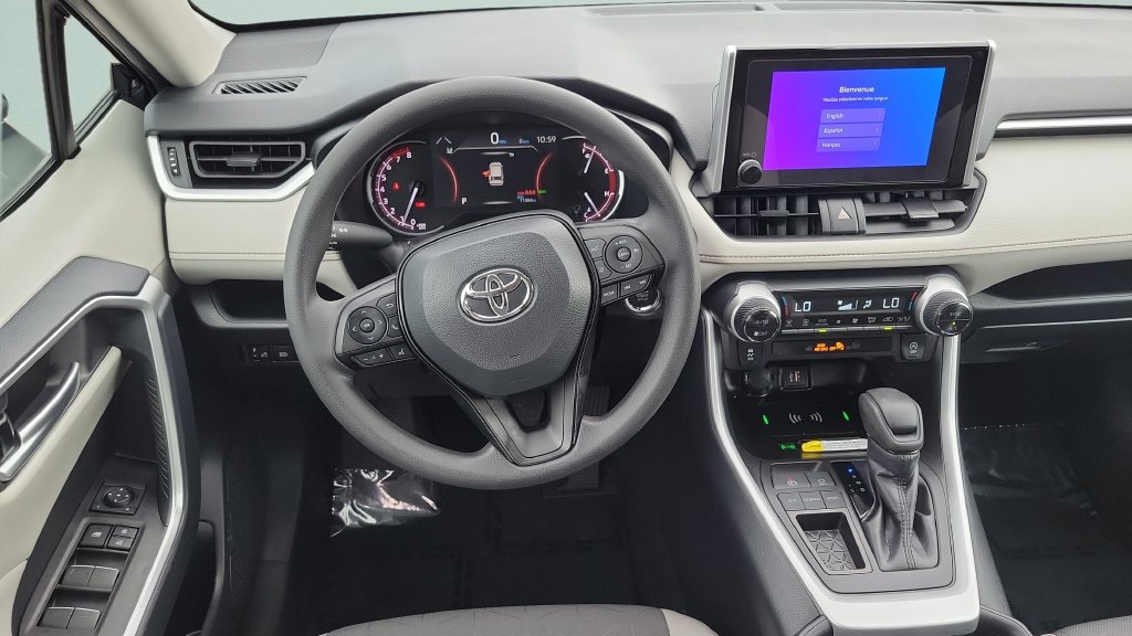 Used 2025 Toyota RAV4 XLE FWD image 11