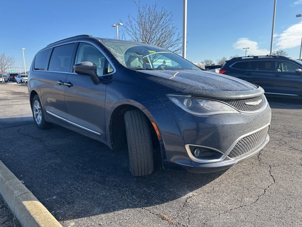 Used 2017 Chrysler Pacifica Touring-L w/ Tire & Wheel Group image 12