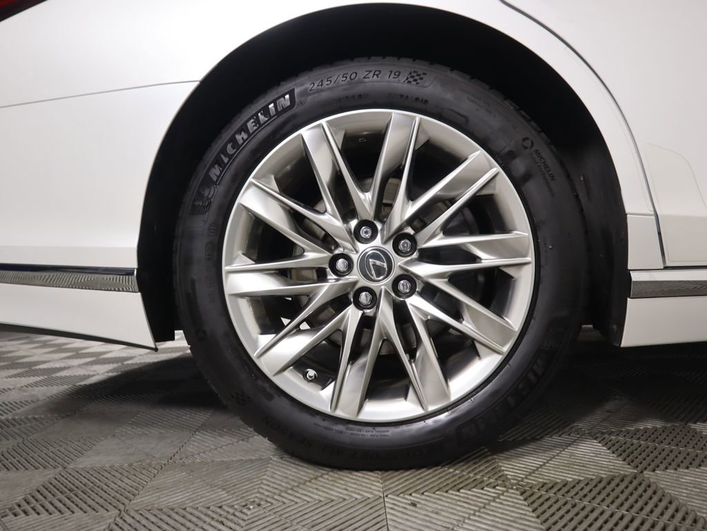 Used 2018 Lexus LS 500 w/ Accessory Package (Z2) image 34