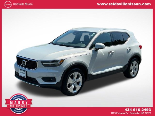 Used 2022 Volvo XC40 T5 Momentum
