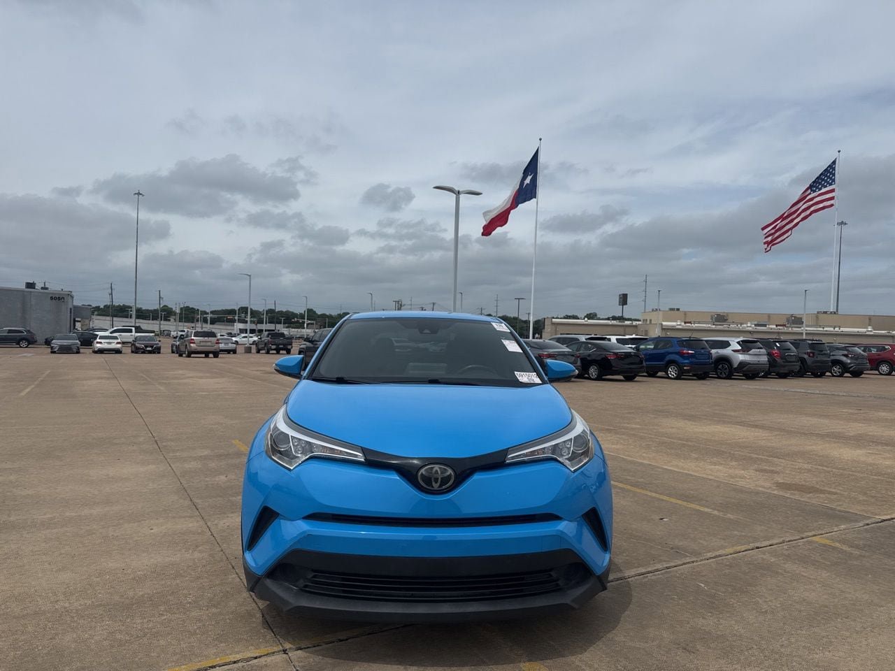 Used 2019 Toyota C-HR XLE FWD image 5