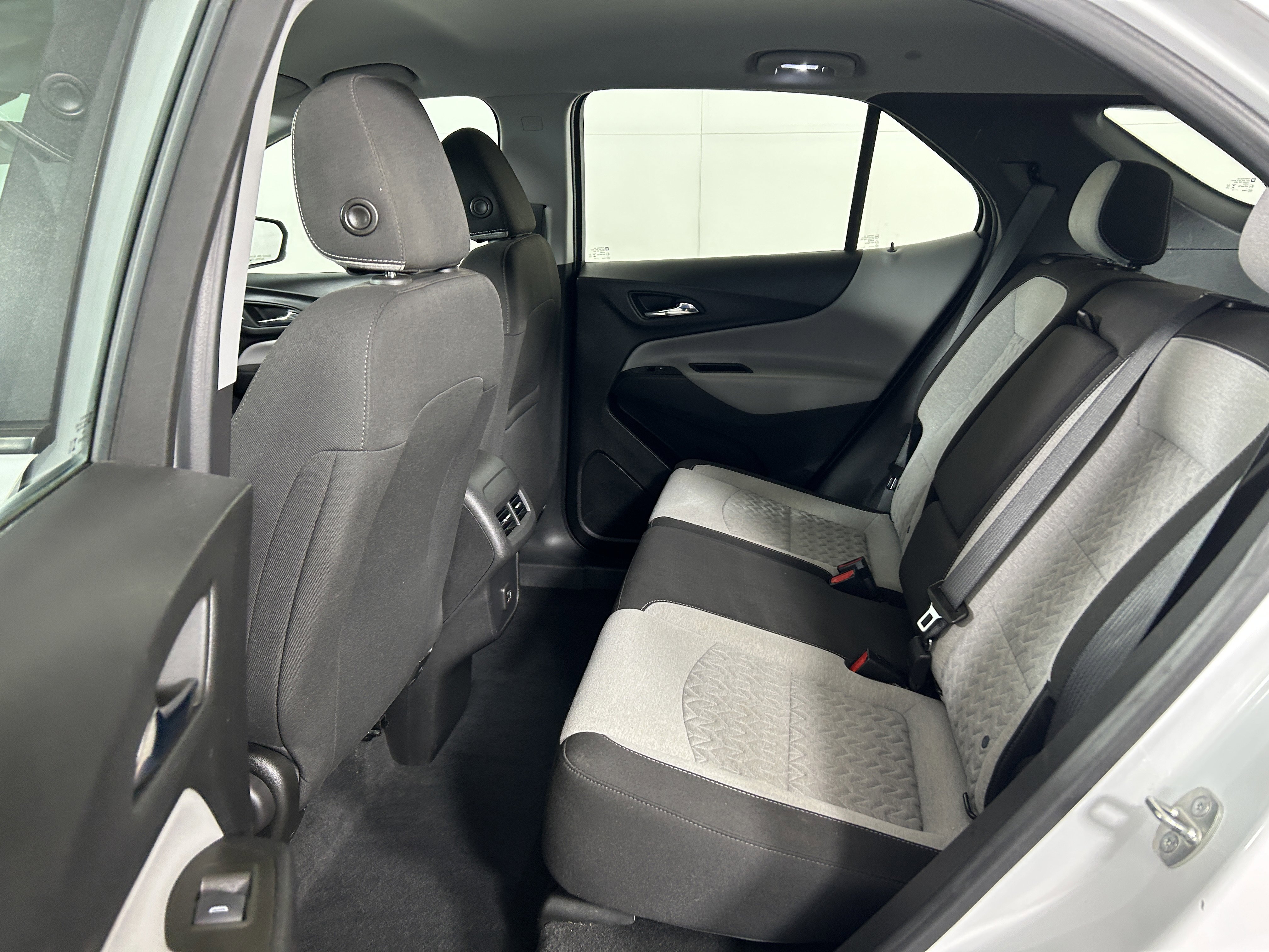 Used 2023 Chevrolet Equinox LS AWD/4WD image 25