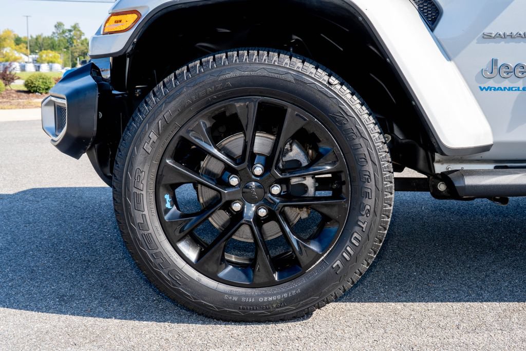 Used 2023 Jeep Wrangler Unlimited Sahara AWD/4WD image 31