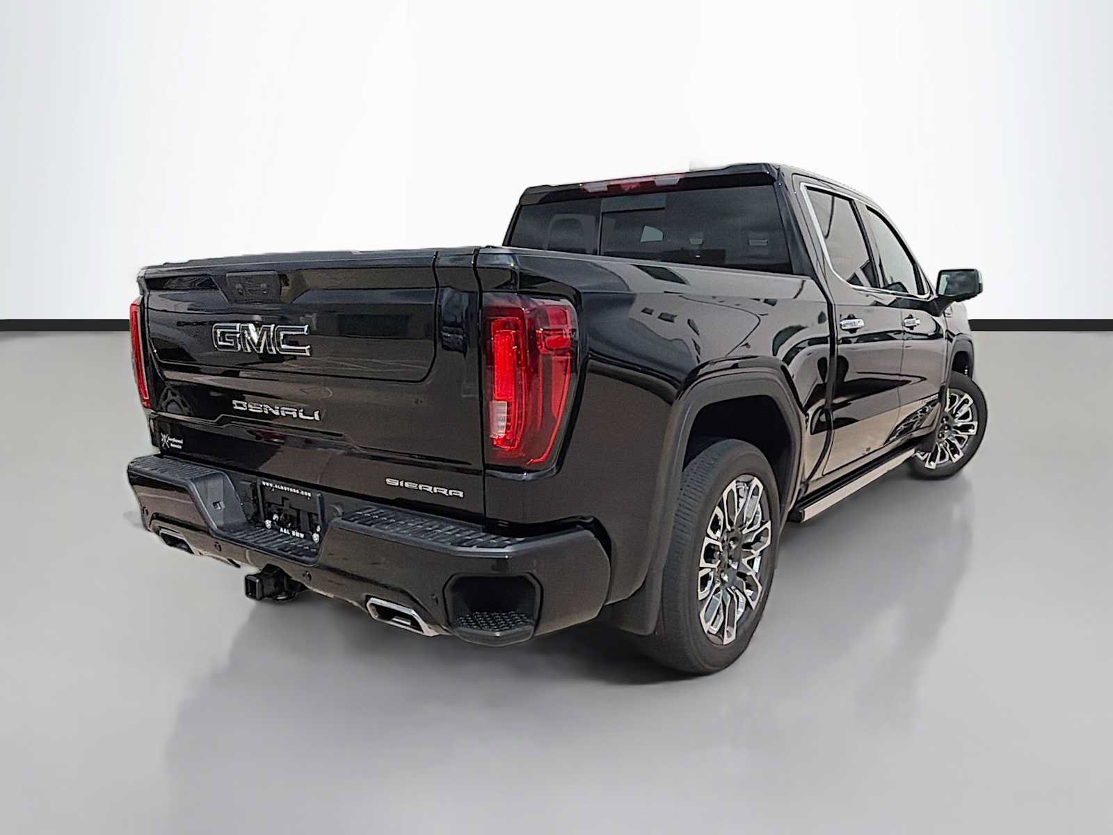 Used 2025 GMC Sierra 1500 Denali Ultimate AWD/4WD image 3