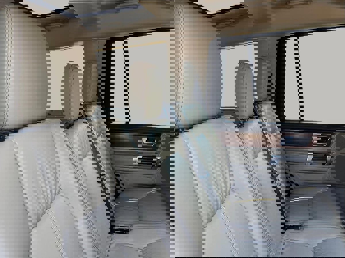 Used 2016 Land Rover LR4 HSE LUX image 35