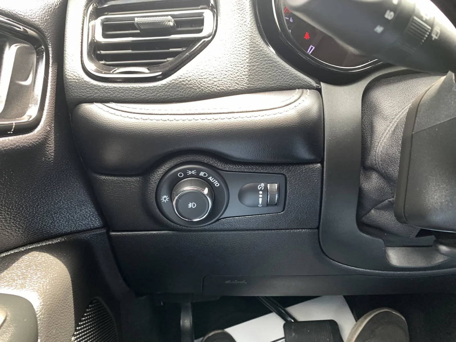 Used 2022 Dodge Durango SXT w/ Blacktop Package RWD image 20