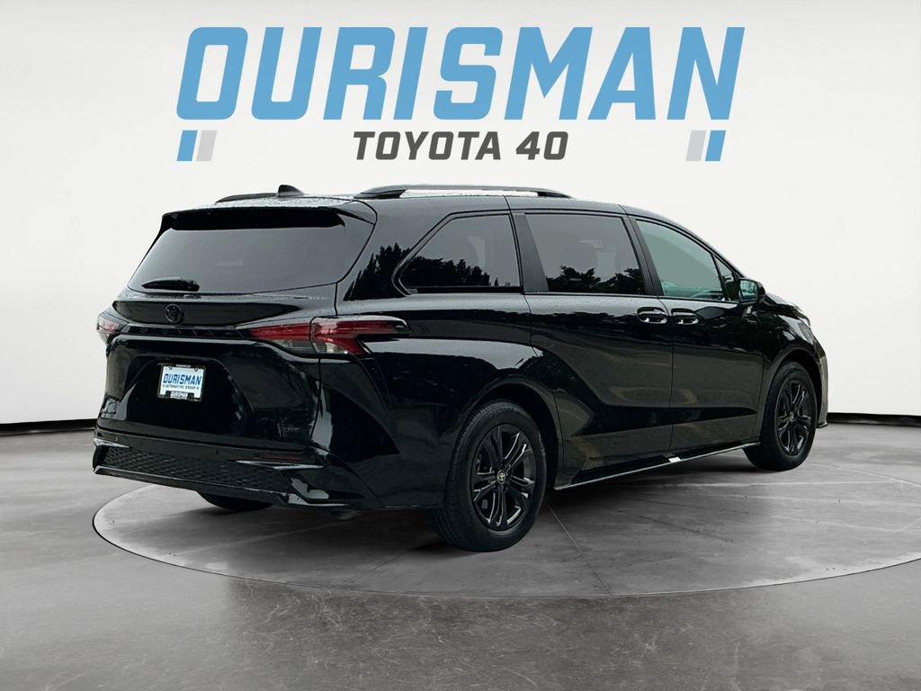 Certified 2026 Toyota Sienna XSE image 8