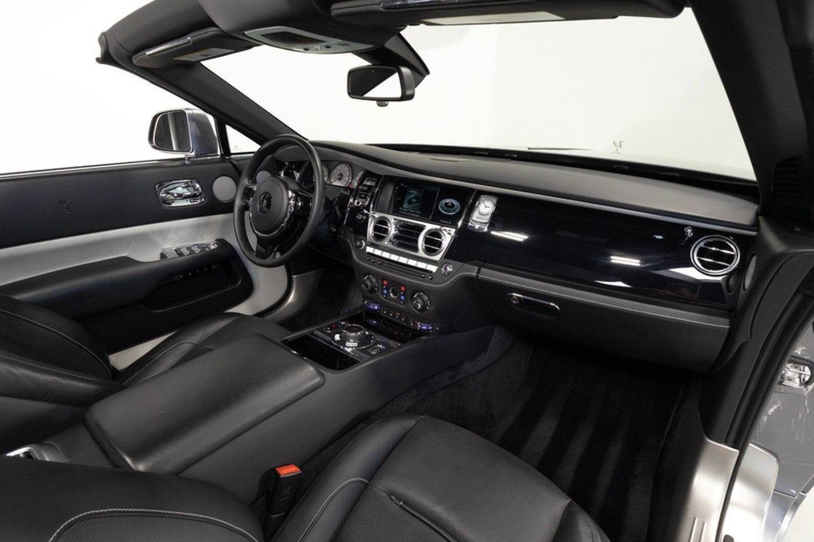 Used 2019 Rolls-Royce Dawn RWD image 52